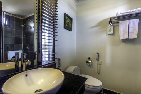 Family Suite, Non Smoking, Sea View | Bathroom | Rainfall showerhead, free toiletries, hair dryer, bathrobes