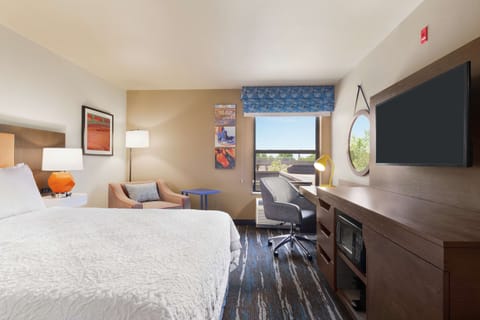 Room, 1 Queen Bed, Non Smoking | Premium bedding, pillowtop beds, in-room safe, individually decorated