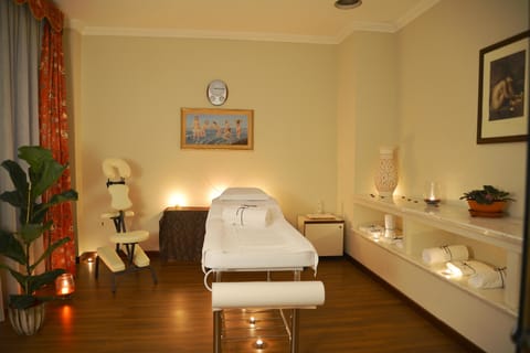 Couples treatment rooms, Turkish bath, body treatments, hydrotherapy