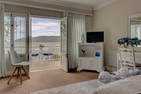 Deluxe Double Room, 1 Queen Bed (Luxe Lagoon and Sea-Facing Queen Room) | View from room