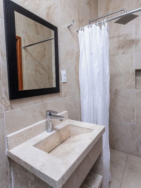 Standard Quadruple Room | Bathroom | Shower, towels, shampoo, toilet paper