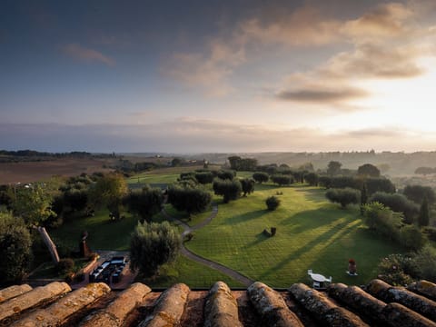 Deluxe Double Room | Frette Italian sheets, minibar, in-room safe, soundproofing