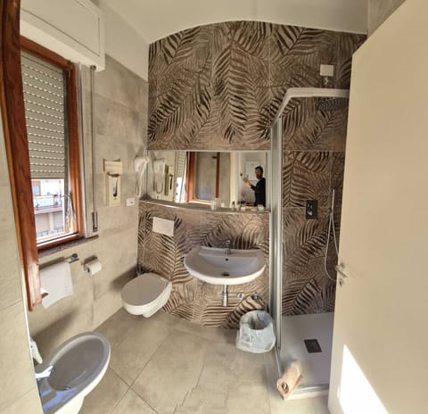 Comfort Room | Bathroom | Shower, free toiletries, hair dryer, bidet