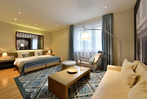 Suite, 1 King Bed, Jetted Tub | Premium bedding, minibar, in-room safe, individually furnished