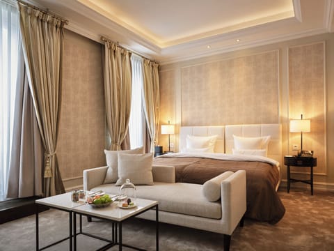 Superior Junior Suite | Minibar, in-room safe, desk, laptop workspace