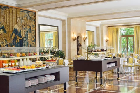 Daily buffet breakfast (EUR 20 per person)