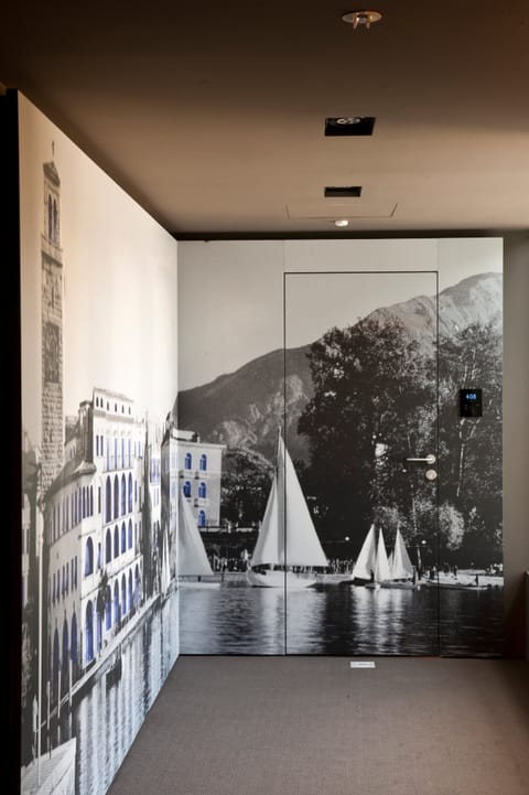 Premium bedding, down comforters, in-room safe, desk