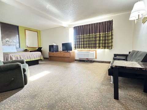 Studio Suite, 1 Queen Bed, Non Smoking | Desk, iron/ironing board, rollaway beds, free WiFi