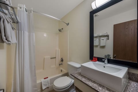 Standard Room, 1 King Bed, Non Smoking, Refrigerator & Microwave | Bathroom | Combined shower/tub, free toiletries, hair dryer, towels