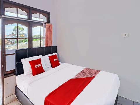 Standard Double Room | Desk, free WiFi, bed sheets