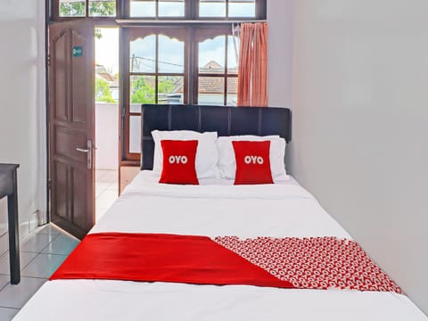 Standard Double Room | Desk, free WiFi, bed sheets