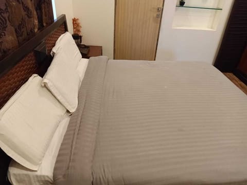 Deluxe Double Room | In-room safe, free WiFi, bed sheets