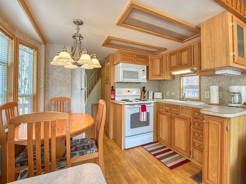 Family Cabin, Private Bathroom, Mountain View (Bear's Den) | Premium bedding, memory foam beds, individually decorated