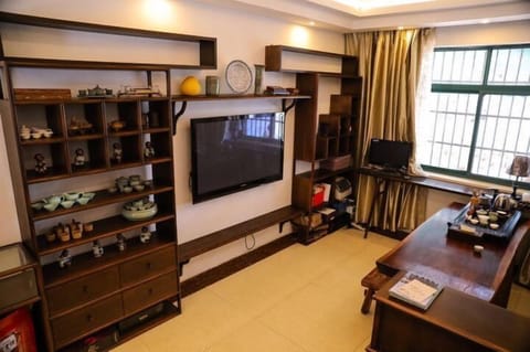 Family Suite | Living area | Flat-screen TV