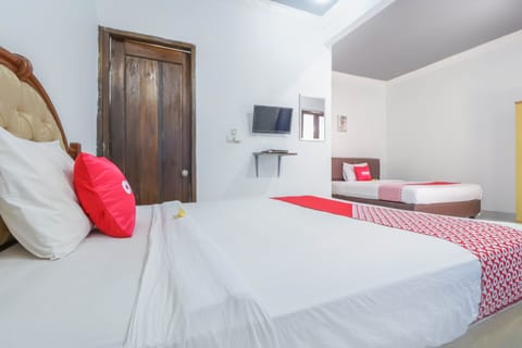 Standard Twin Room | Desk, free WiFi, bed sheets