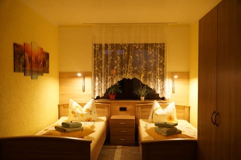 Standard Twin Room, Shared Bathroom