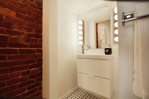 Studio Loft - Suite 204 | Bathroom | Shower, rainfall showerhead, free toiletries, hair dryer