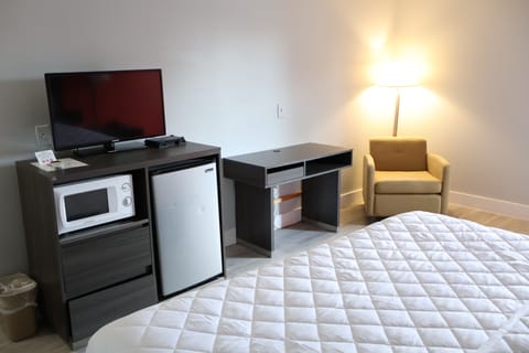 Premium bedding, down comforters, desk, laptop workspace