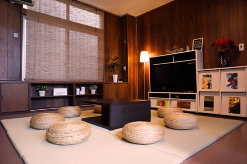 Apartment | Living area | Flat-screen TV