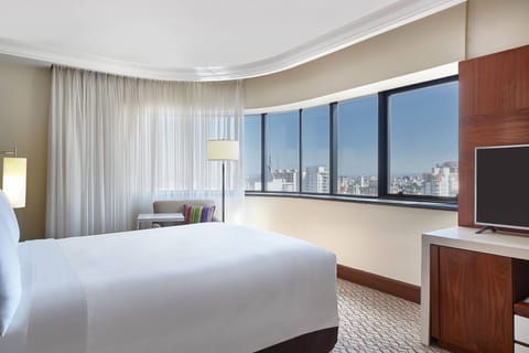 Room, 1 Queen Bed, Non Smoking | Premium bedding, down comforters, minibar, in-room safe