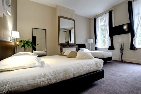 Triple Room | In-room safe, desk, soundproofing, free WiFi