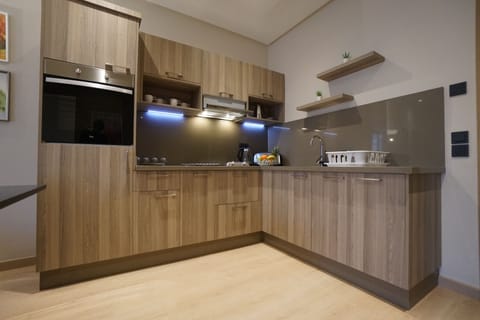 Standard Apartment | Private kitchen | Mini-fridge, oven, stovetop, electric kettle