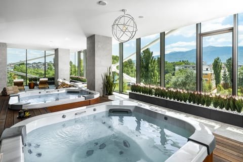 Indoor spa tub