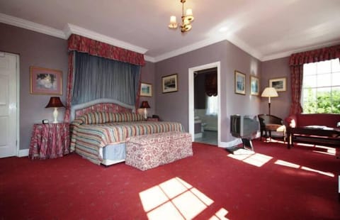 Double Room, Ensuite (Large) | Desk, iron/ironing board, free WiFi, bed sheets