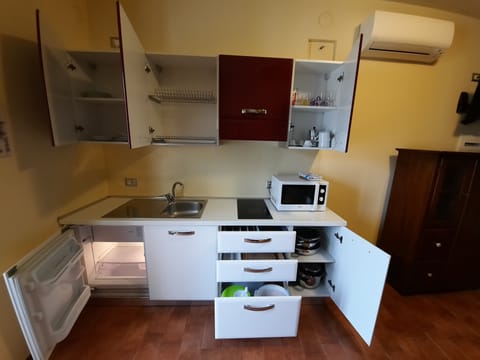 Apartment, 1 Bedroom (Diamante) | Private kitchen | Fridge, toaster, freezer
