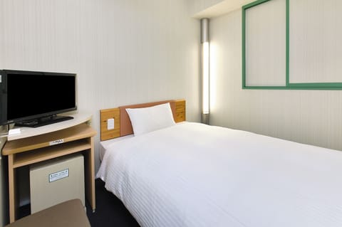 Down comforters, free WiFi, bed sheets