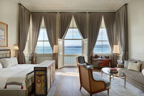 Bosphorus Junior Suite with Balcony | Minibar, in-room safe, individually decorated, individually furnished