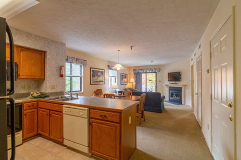 Condo, 2 Bedrooms | Private kitchen