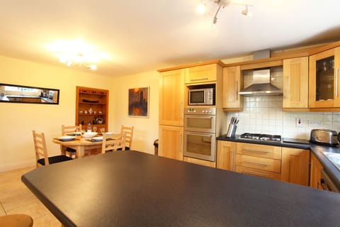 Standard House, 2 Bedrooms | Private kitchen | Fridge, microwave, oven, stovetop