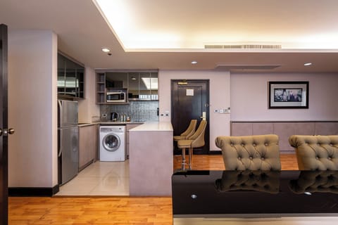 Grand Suite Connected | Private kitchenette | Mini-fridge, electric kettle