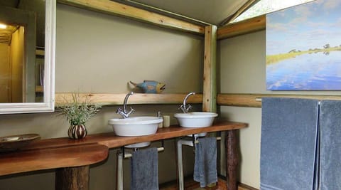 Comfort Tent | Bathroom sink