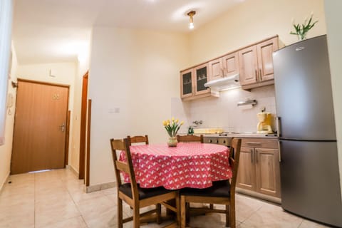 Apartment, 2 Bedrooms (N2) | In-room dining