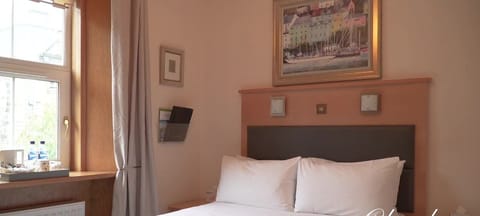 Double Room | Iron/ironing board, free WiFi, bed sheets