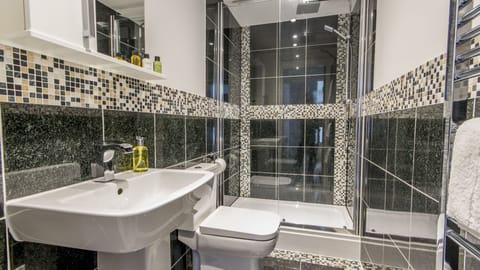 Luxury Apartment, Private Bathroom, Sea View (Crow's Nest) | Bathroom