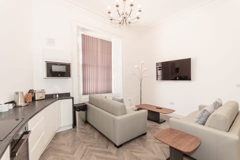 Luxury Apartment, Private Bathroom, City View (Buckingham) | Lounge