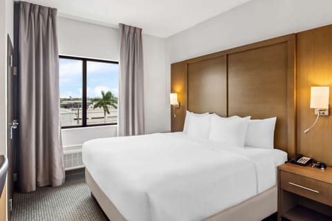 Suite, 1 King Bed, Accessible, Non Smoking | Premium bedding, memory foam beds, in-room safe, desk