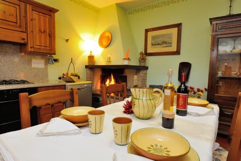 Apartment, 1 Bedroom | In-room dining