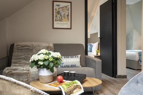 Attic Suite | Living area | 80-cm Smart TV with satellite channels, TV