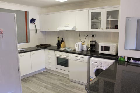 Basic Apartment | Private kitchen | Full-size fridge, microwave, oven, stovetop