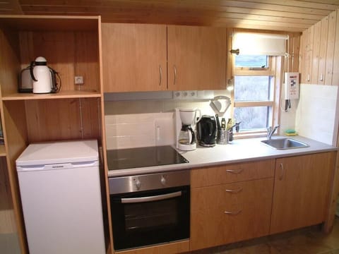 Cottage, 1 Bedroom | Private kitchen | Fridge, microwave, oven, stovetop