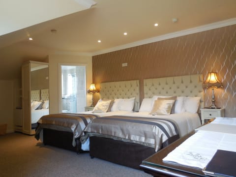 Standard Twin Room, Ensuite | Egyptian cotton sheets, premium bedding, pillowtop beds, desk