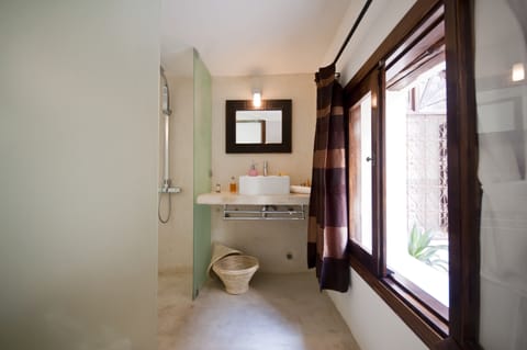 Comfort Suite | Bathroom | Designer toiletries, hair dryer, towels