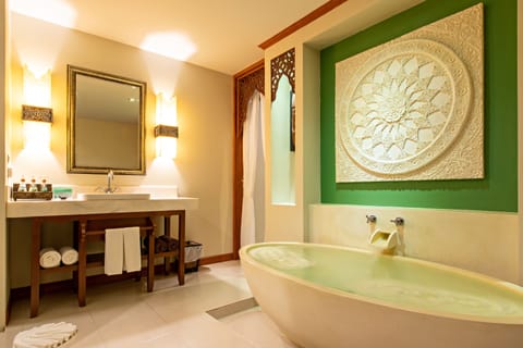 Deluxe Room, Pool View | Bathroom | Rainfall showerhead, hair dryer, slippers, towels