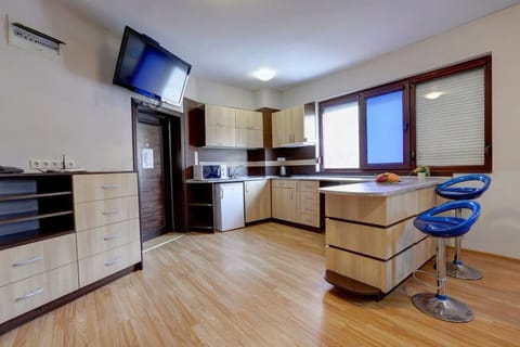 Superior Studio, Garden View | Private kitchen | Fridge, microwave, cookware/dishes/utensils