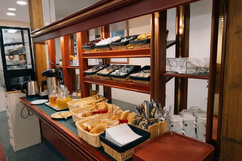 Daily buffet breakfast for a fee