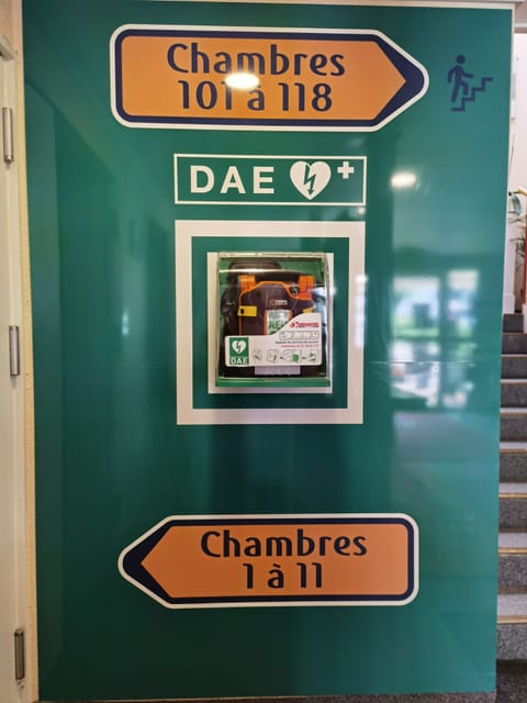 Handrails in hallways